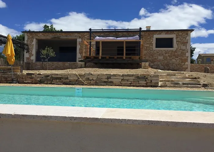 à Piscine Chauffée Et Vue Panoramique *